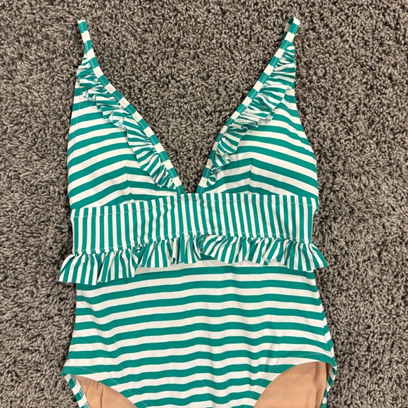 J.Crew plunging ruffle one piece striped Green Striped Swimsuit, size 4 - Picture 6 of 9